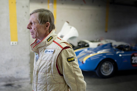 Gijs van Lennep er et stykke levende motorsportshistorie. Han har vundet 24-timers Le Mans to gange og kørt formel 1 tilbage i ’70’erne. I Copenhagen Historic Grand Prix skal han køre en af State of Art’s Porsche Spyder 550-1500 RS fra 1955.